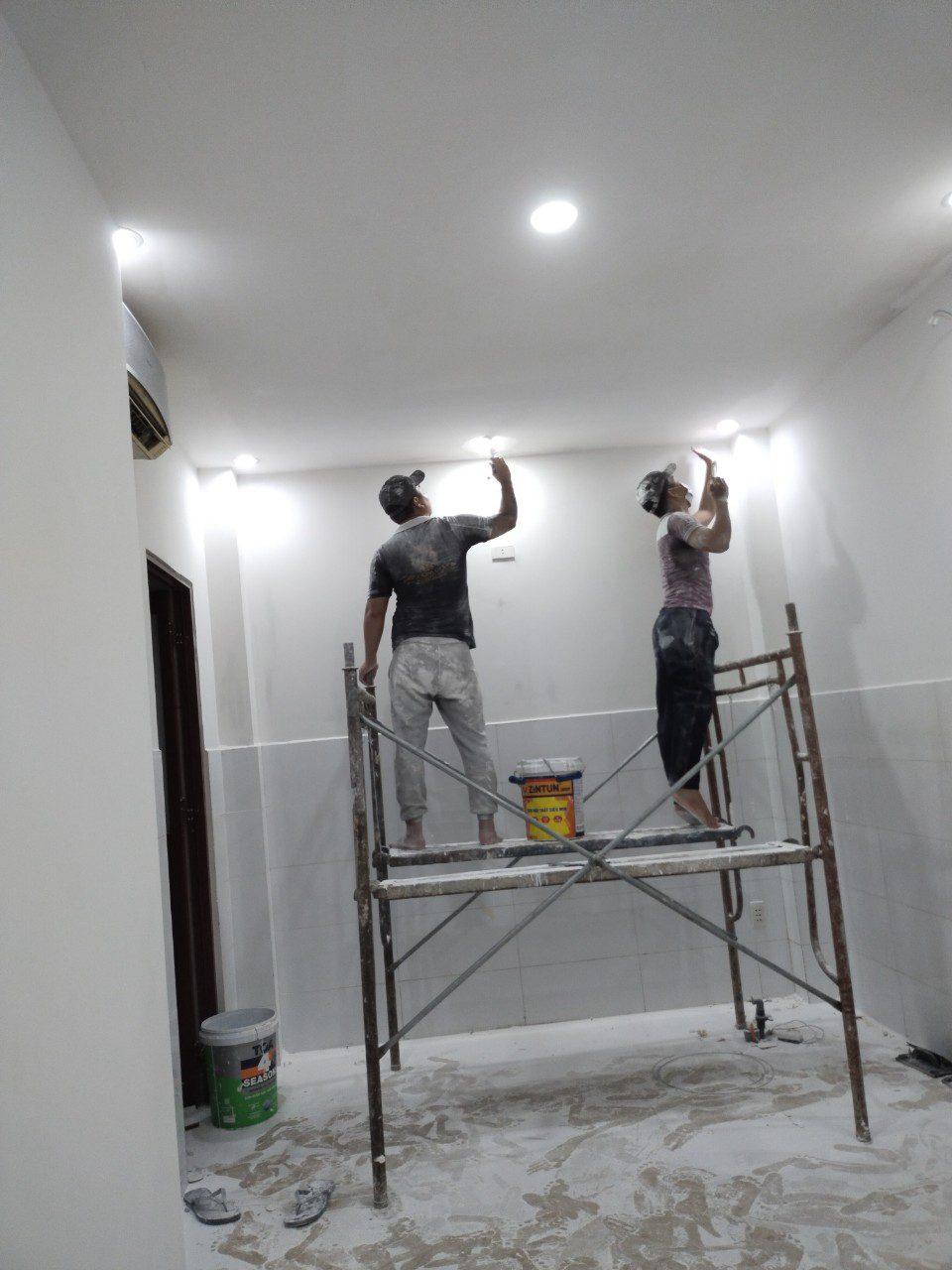 Sơn Nước Lại Nhà Cũ