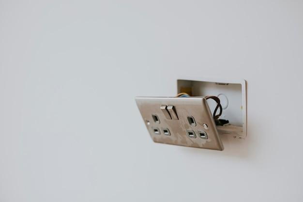 Ổ cắm bị nóng – xử lý thế nào?