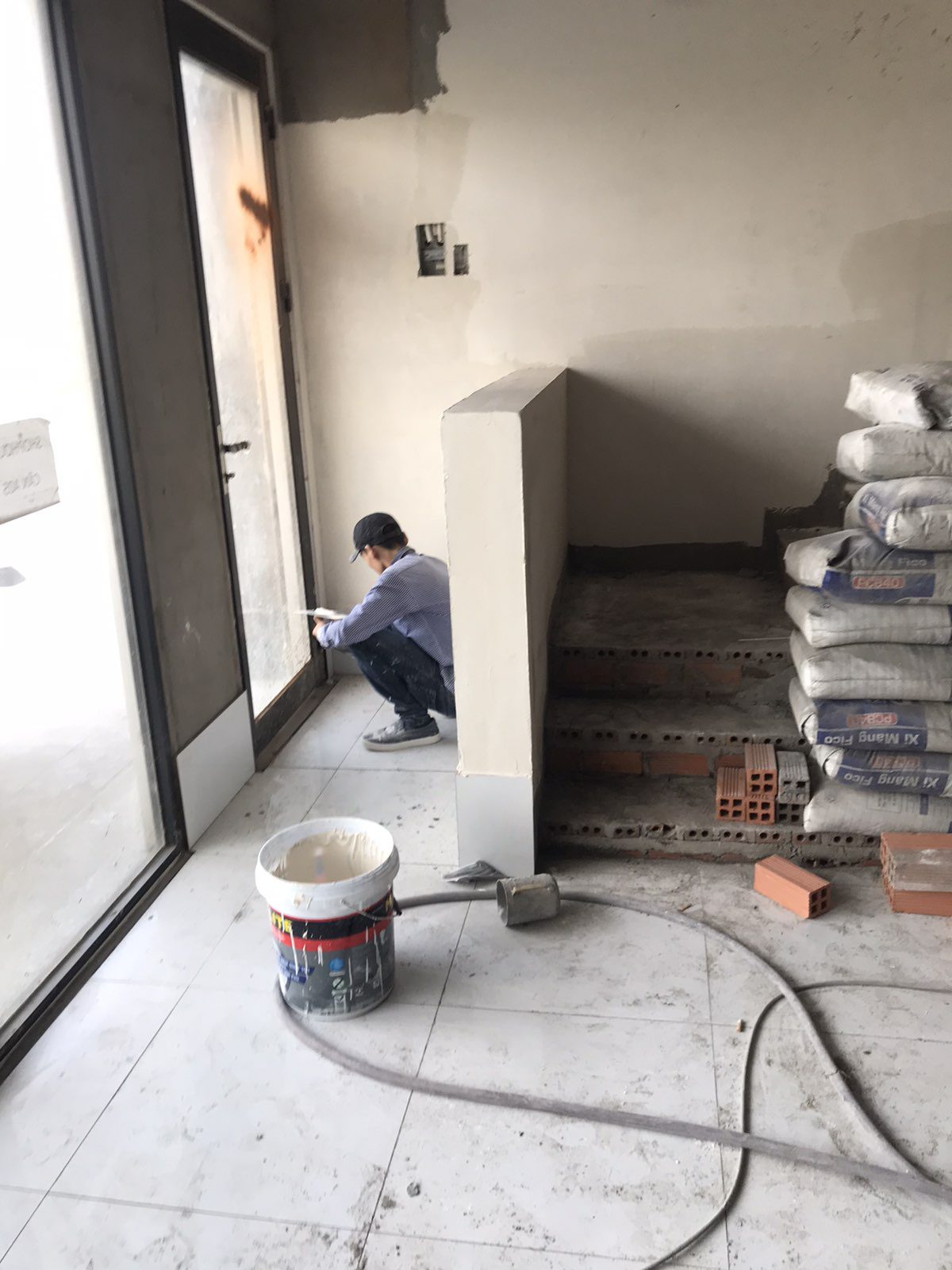 tháo dỡ xây tô và cải tạo kết cấu phụ